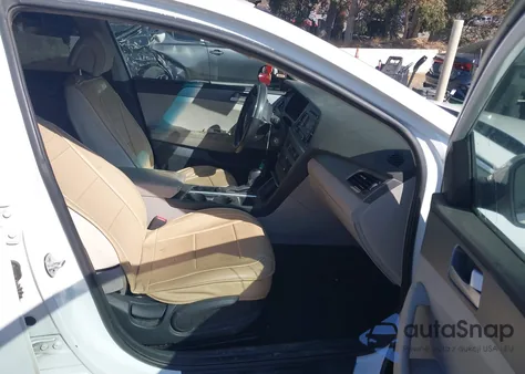 2017 Hyundai Sonata z USA, uszkodzony, nr VIN 5NPE24AF4HH456088